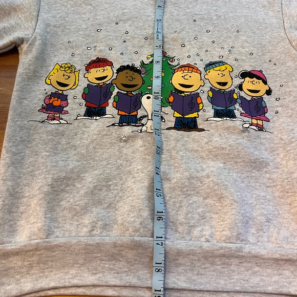 Gray Peanuts Christmas Sweatshirt lights up! child size 7 - Picture 8 of 9